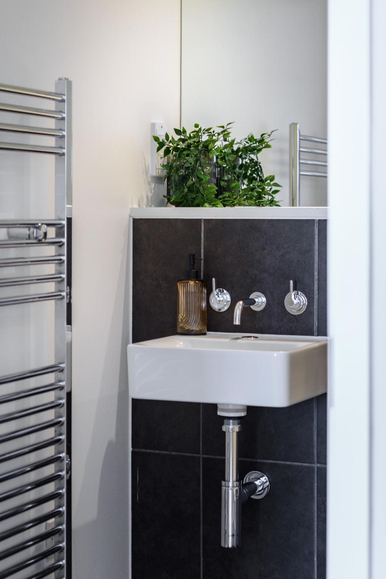 Premium Apartment - Allocated Parking - Great Location Plymouth Ngoại thất bức ảnh